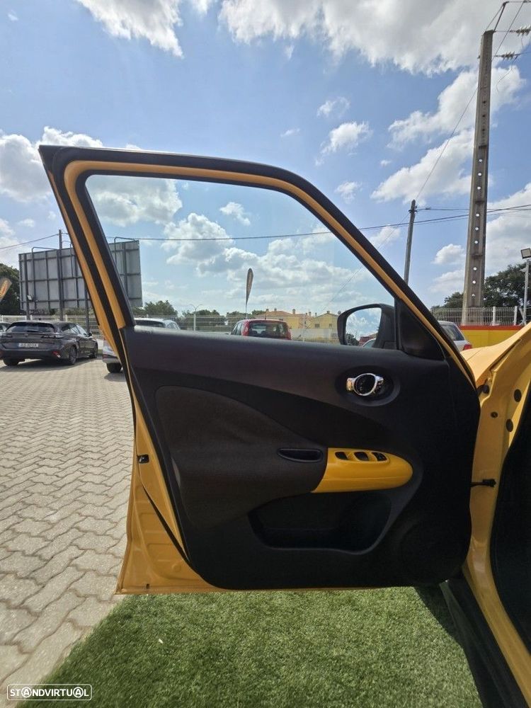 Nissan Juke 1.6 DIG-T Tekna Premium Ext.1 Yellow S. — fotografia 13