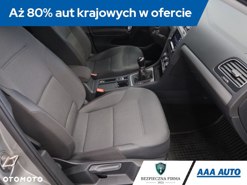 Volkswagen Golf - 10