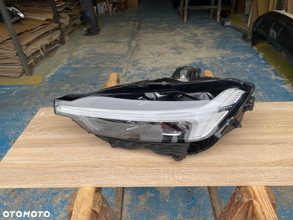 LAMPA PRZEDNIA LEWA VOLVO XC60 II LIFT MID LED 22- 32338982 - 1