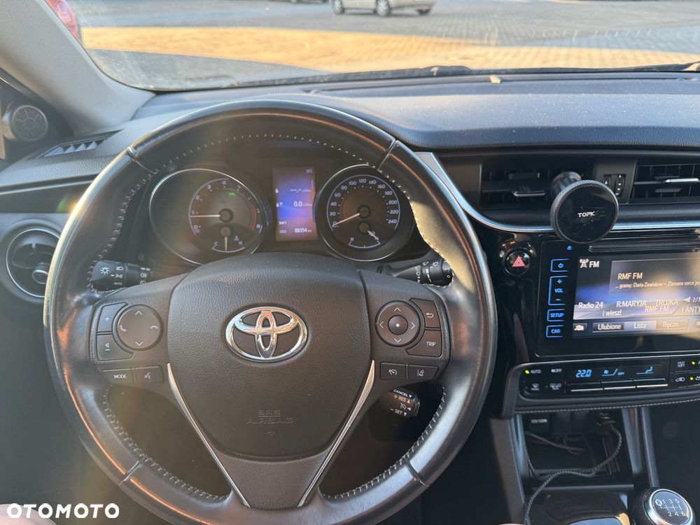 Toyota Auris 1.6 Premium - 11