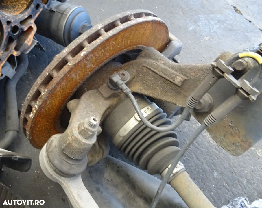 Fuzeta stanga dreapta Dacia Logan MCV 0.9 TCE 90 CP H4B din 2013 - 2
