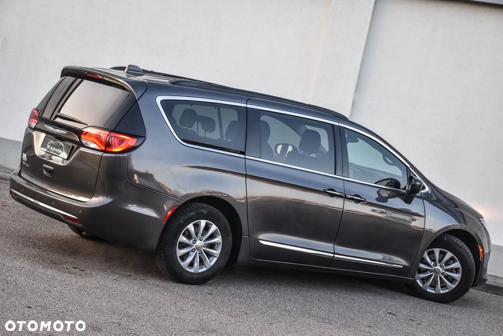 Chrysler Pacifica - 8