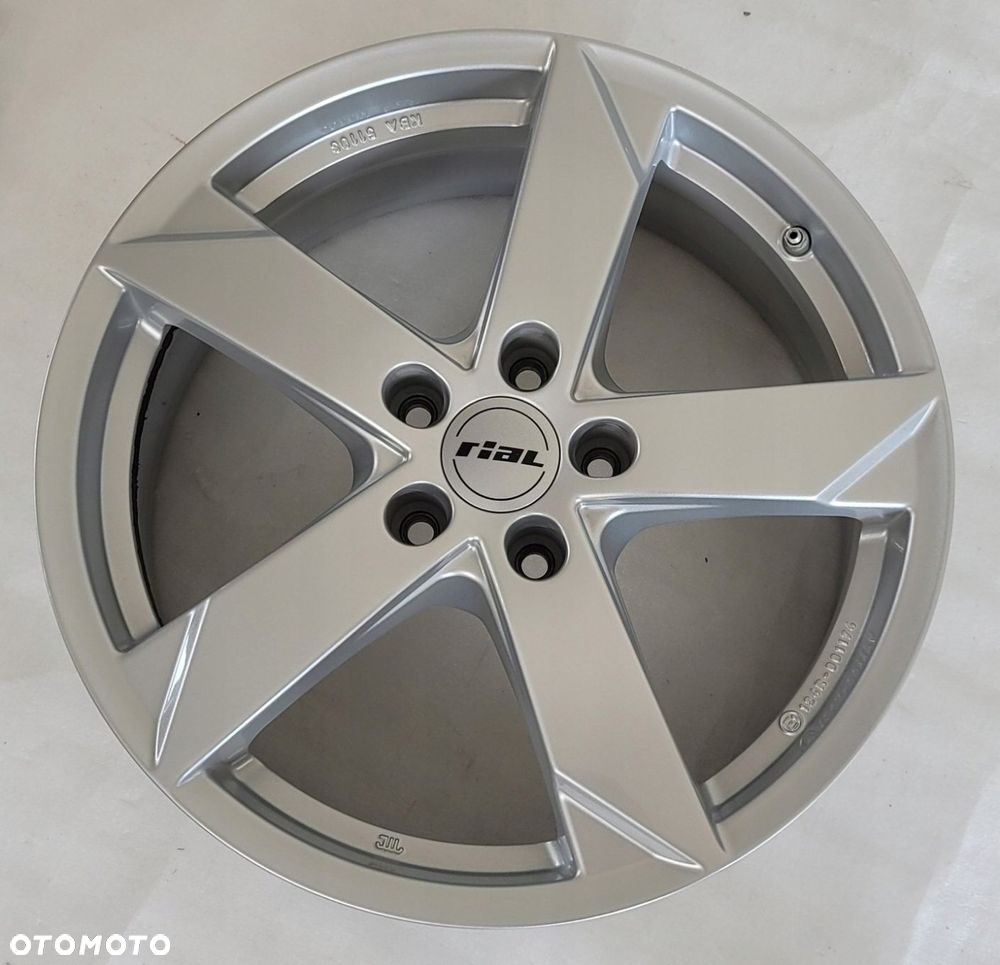 FELGI RIAL TOYOTA RAV4 IV 7,5x18 18 ET45 5X114,3 60,1 - 2