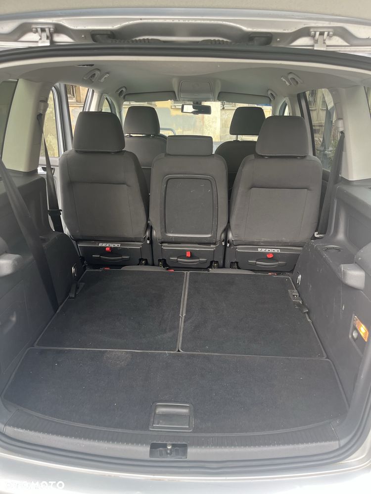 Volkswagen Touran - 4