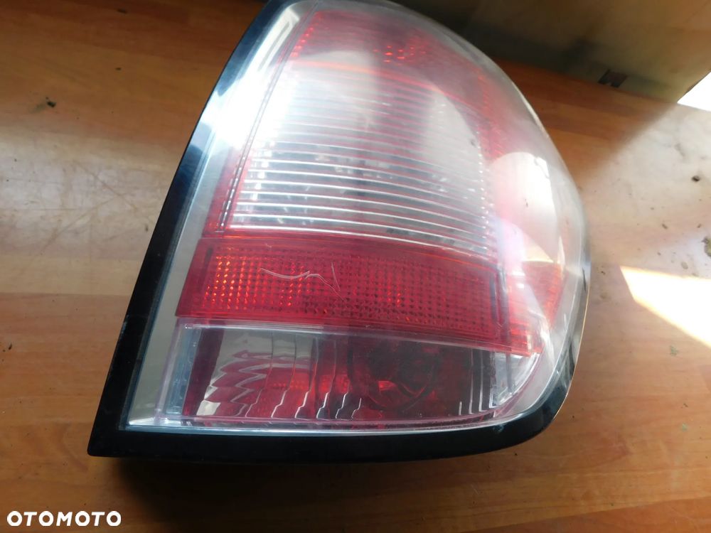 lampa prawa tył OPEL ASTRA III H KOMBI EUROPA - 2