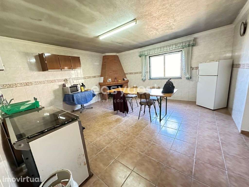 Magnifica Moradia com varanda e terreno em Açoreira Torre de Moncorvo. - Grande imagem: 4/17