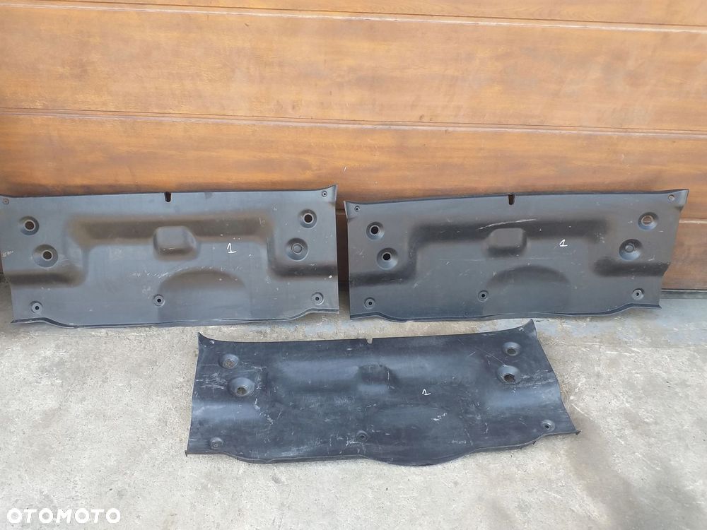 TOYOTA CELICA VI osłona pasa tylnego bagażnika tył - 1