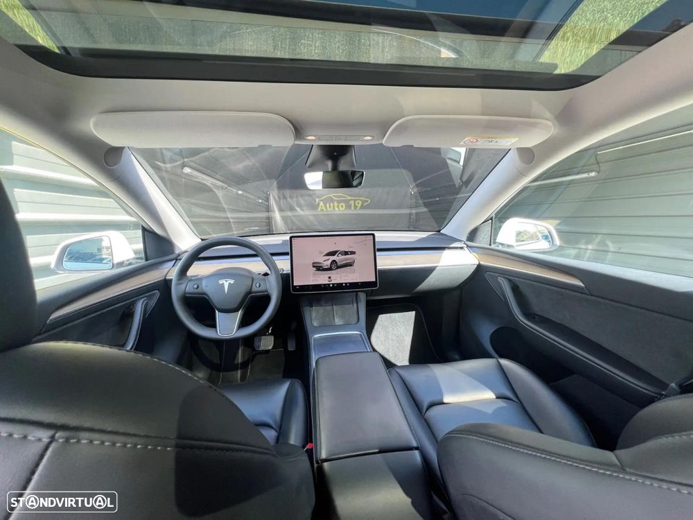 Tesla Model Y - 8