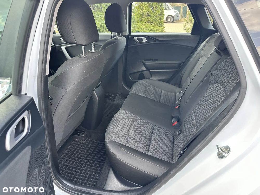 Kia Ceed - 40