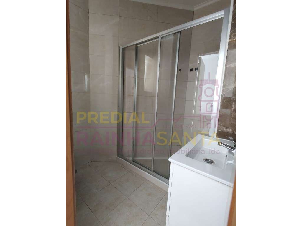 T2 com terraço. mobilado e equipado. 2 suites. - Grande imagem: 5/10