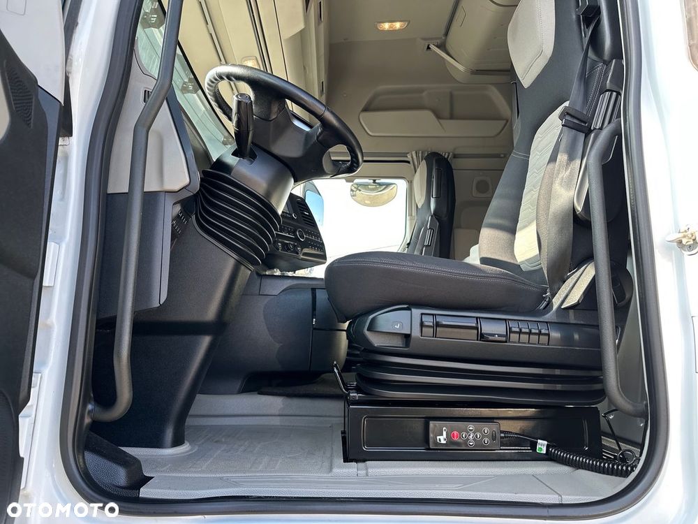 Ford F-MAX - 11