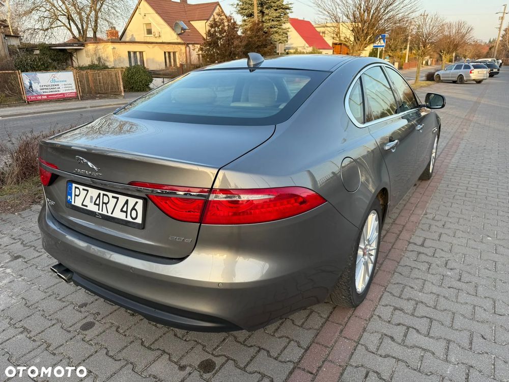 Jaguar XF 20d Portfolio - 7