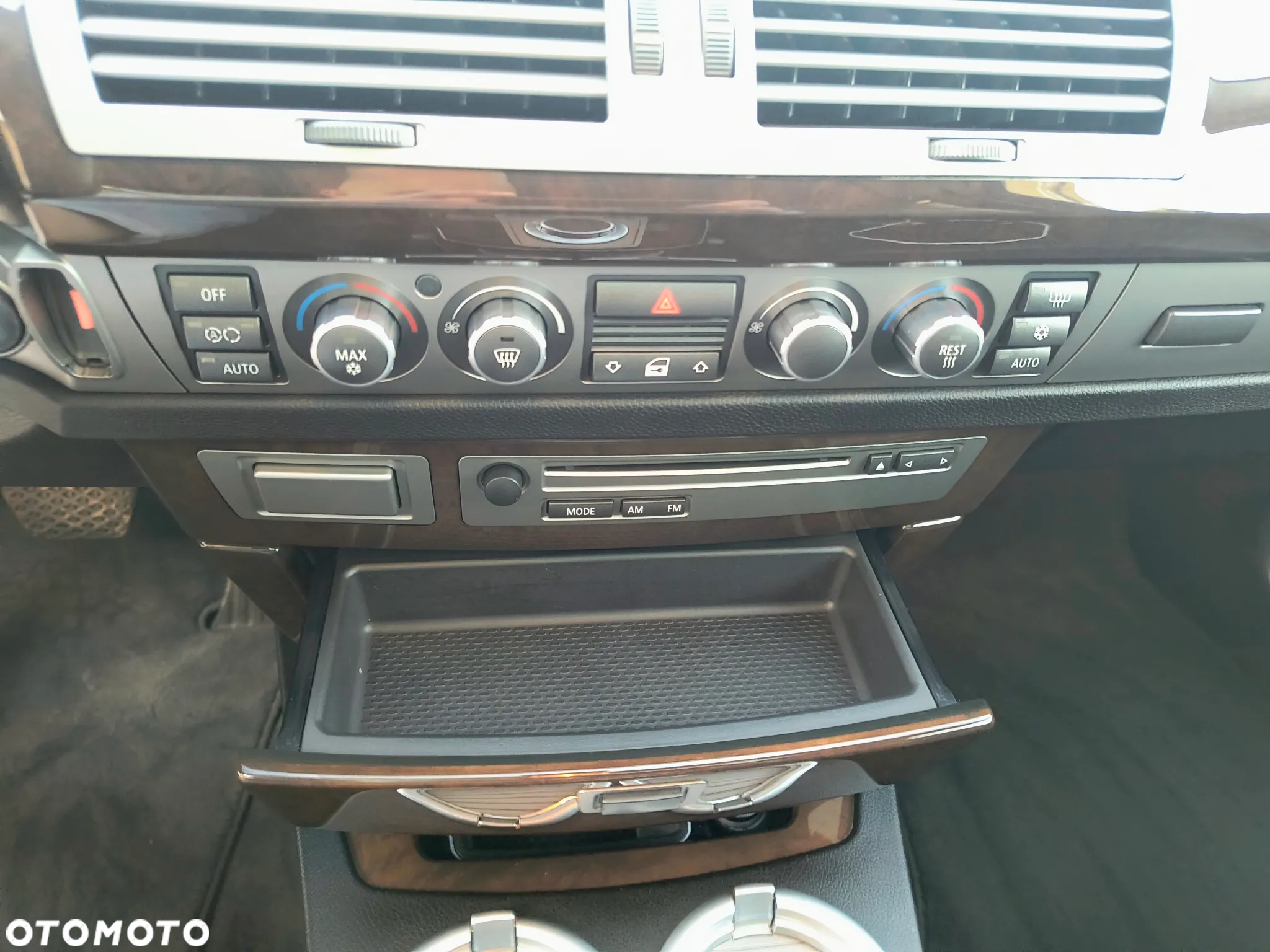 BMW Seria 7 740i - 27