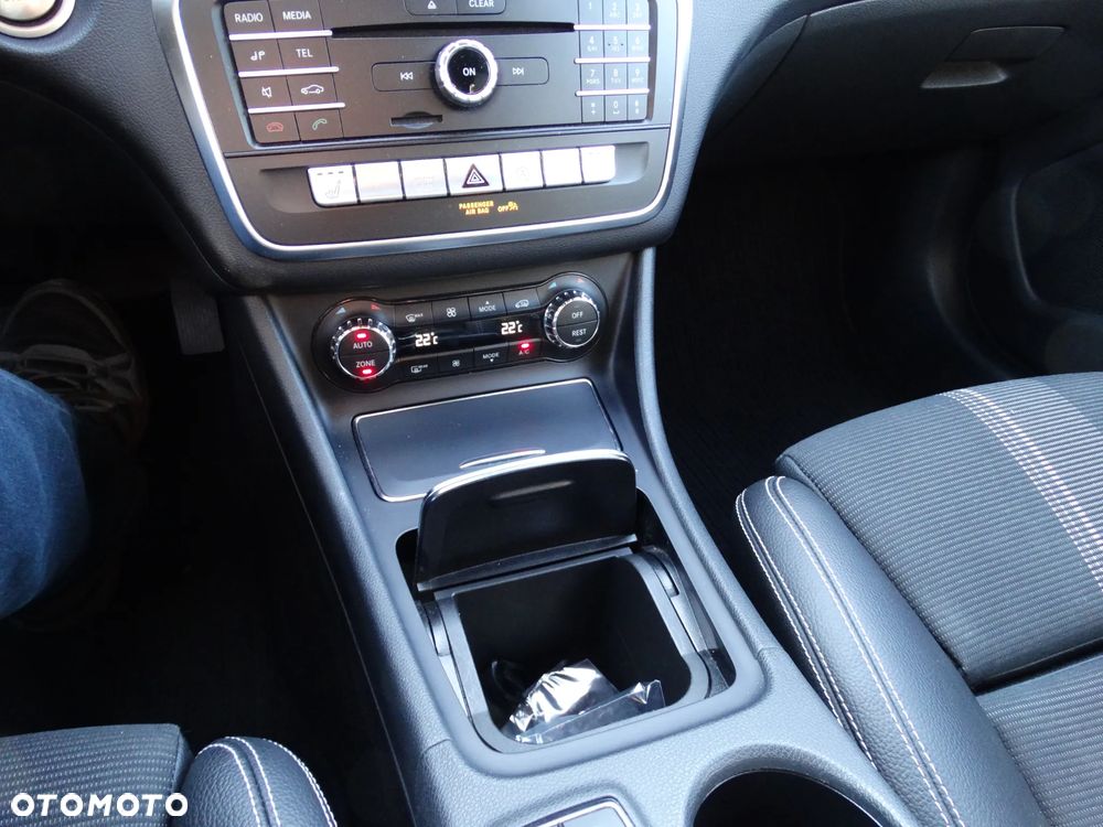 Mercedes-Benz CLA 180 7G-DCT Urban - 17