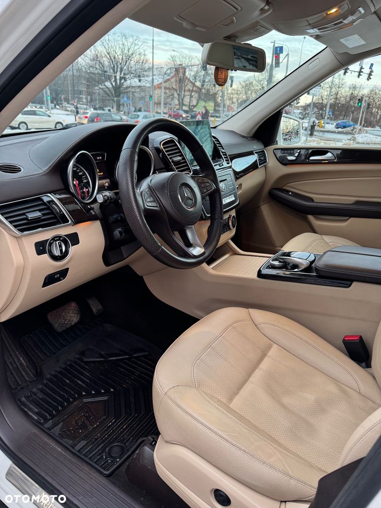 Mercedes-Benz GLS - 9