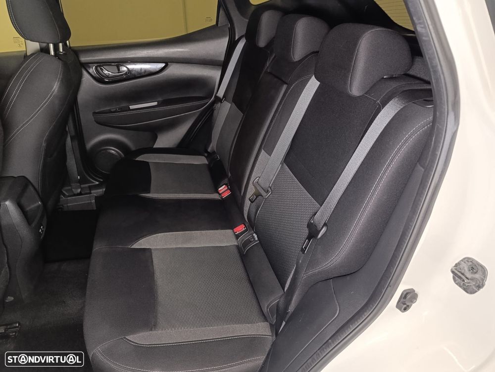 Nissan Qashqai 1.5 dCi N-Connecta J18 - 16