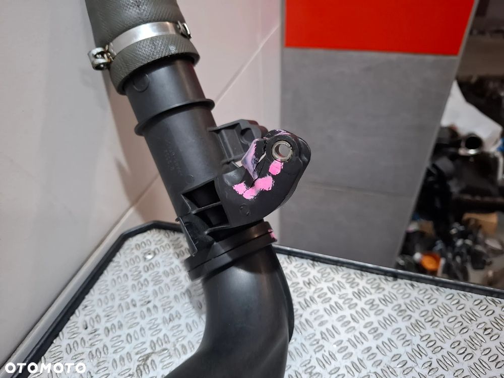 Rura intercoolera Renault Trafic III 1,6CDTI 2018 rok uszkodzony uchwyt i rura nr 144601915R - 2