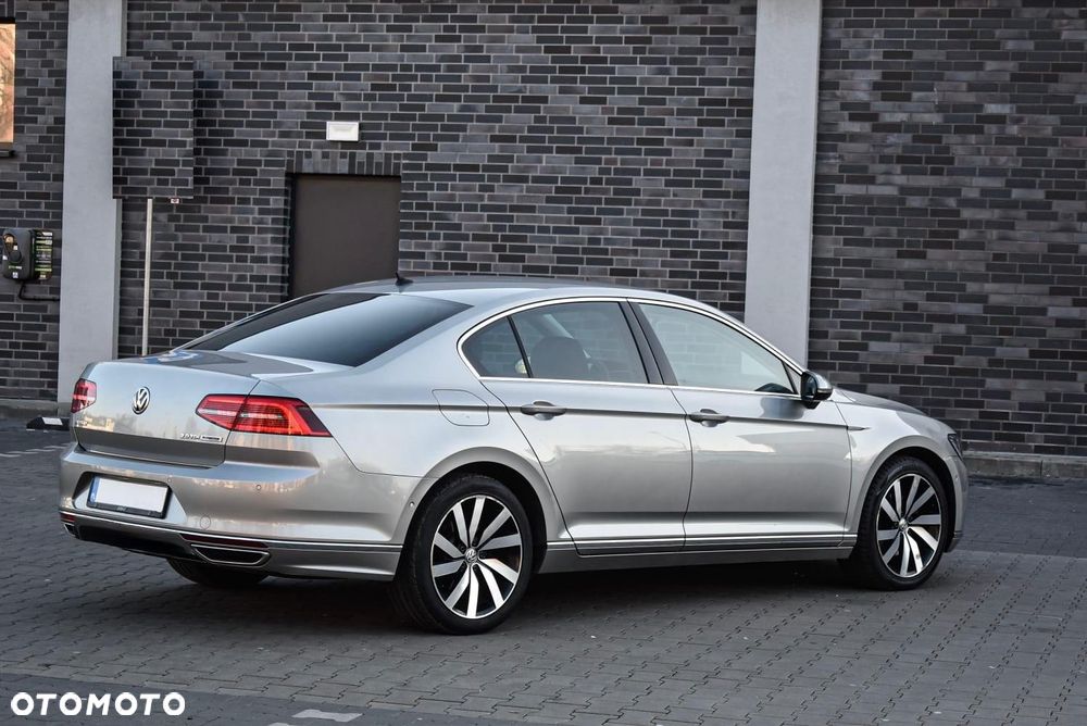 Volkswagen Passat 2.0 TDI DSG BlueMotion Technology R-Line - 25