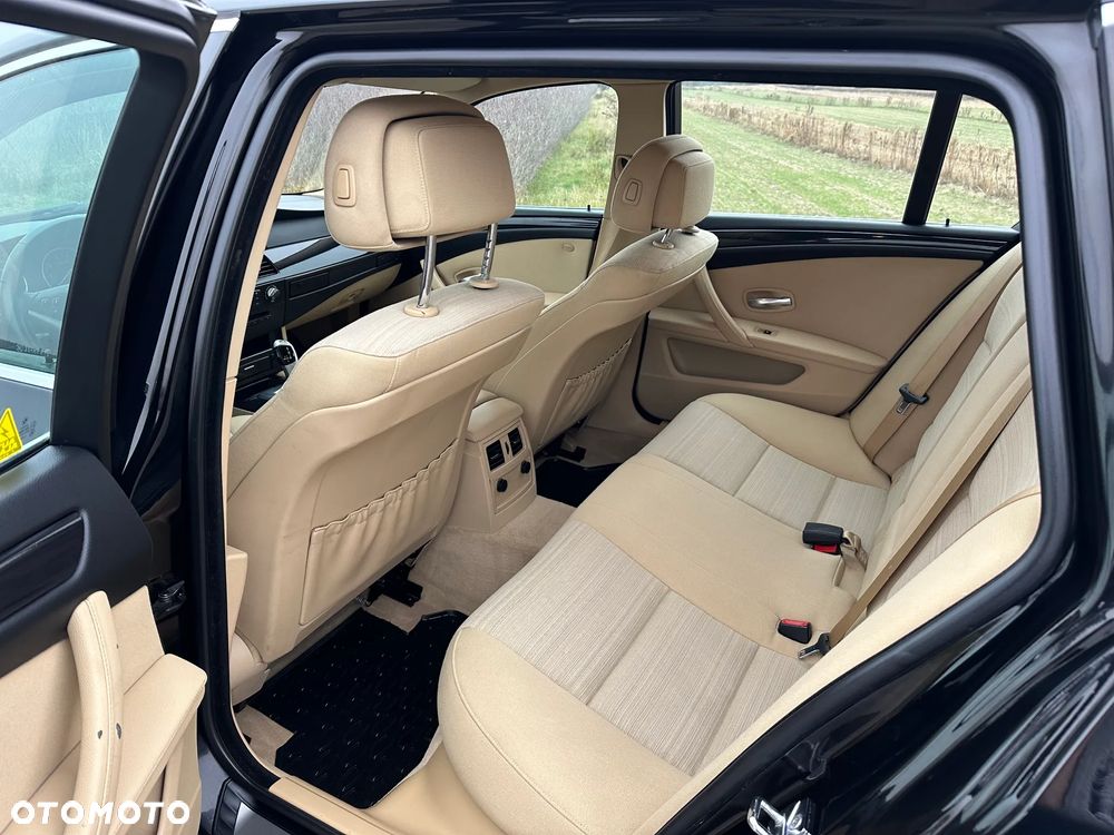 BMW Seria 5 523i Touring - 11