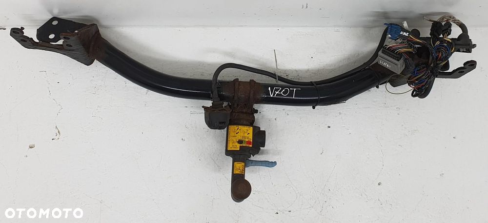 HAK HOLOWNICZY BELKA KULA ODPINANY VOLVO V70 I - 1