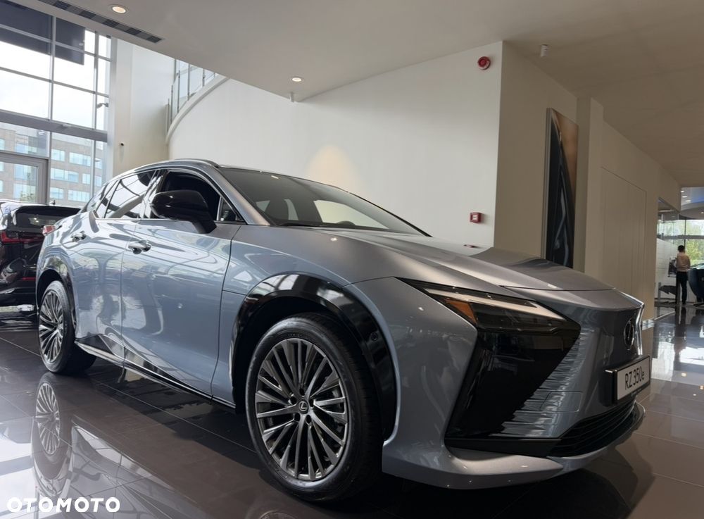 Lexus RZ - 10