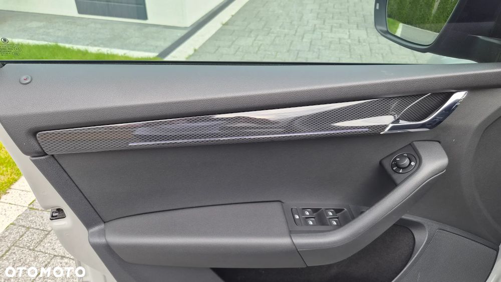 Skoda Octavia 2.0 TDI DSG RS - 20