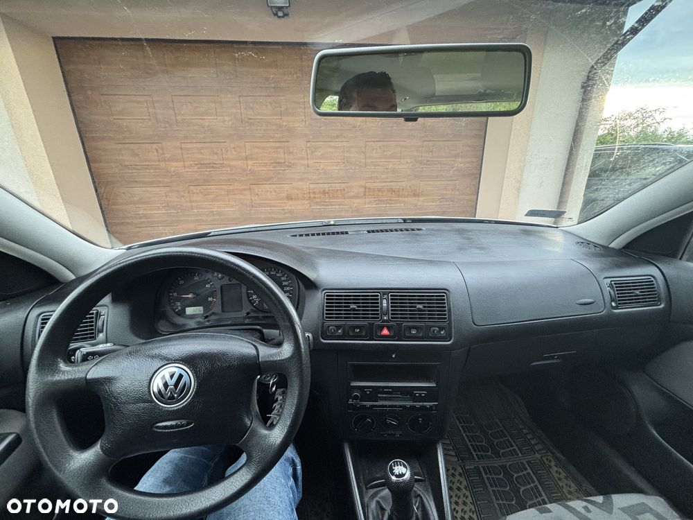 Volkswagen Golf - 6