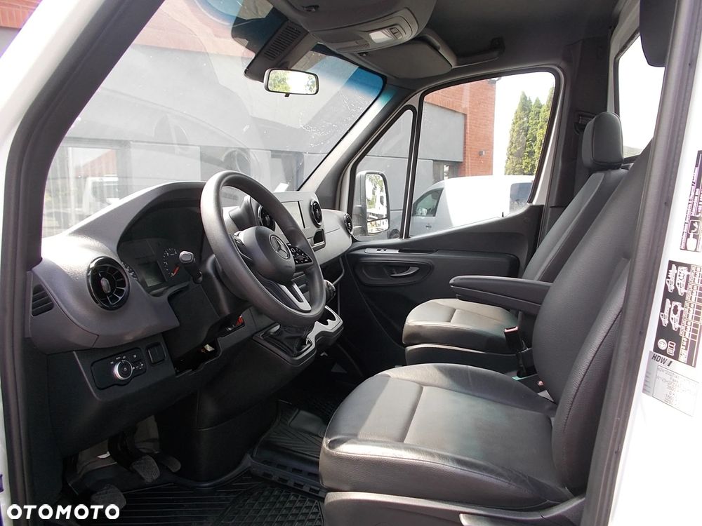 Mercedes-Benz Sprinter - 23