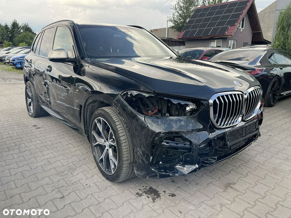 BMW X5 M M50i - 9