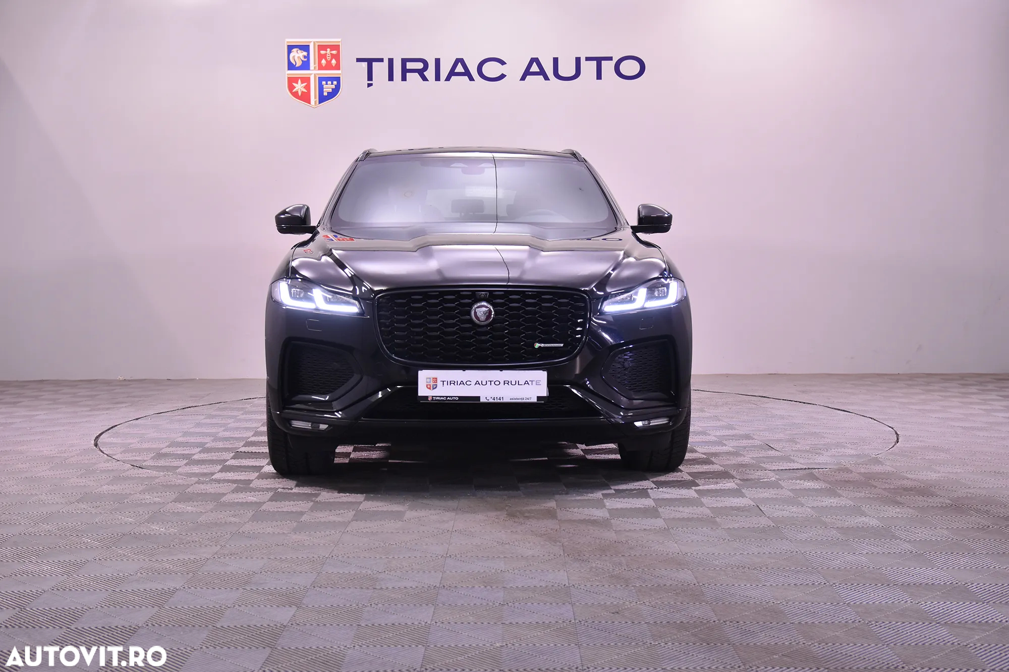 Jaguar F-Pace - 8