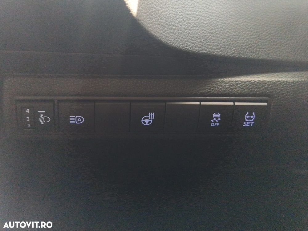 Toyota Corolla Sedan 1.8 HSD Dynamic - 16