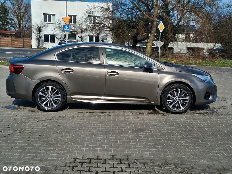 Toyota Avensis 1.8 Premium - 8
