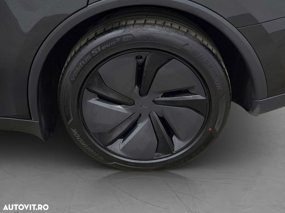 Tesla Model Y Long Range Dual Motor AWD - 10