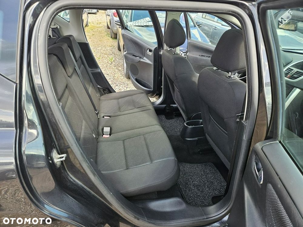 Peugeot 207 - 11