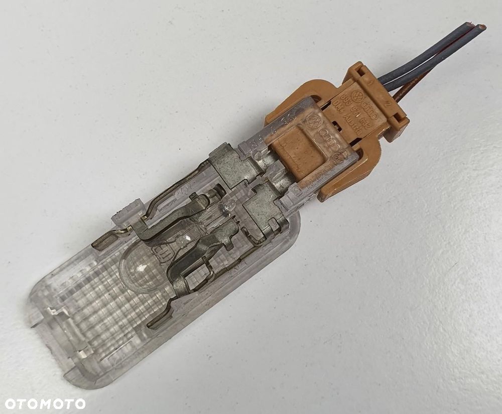 LAMPKA OŚWIETLENIE WNĘTRZA AUDI A4 B5 4B0947415 - 2