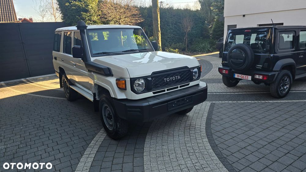 Toyota Land Cruiser - 12