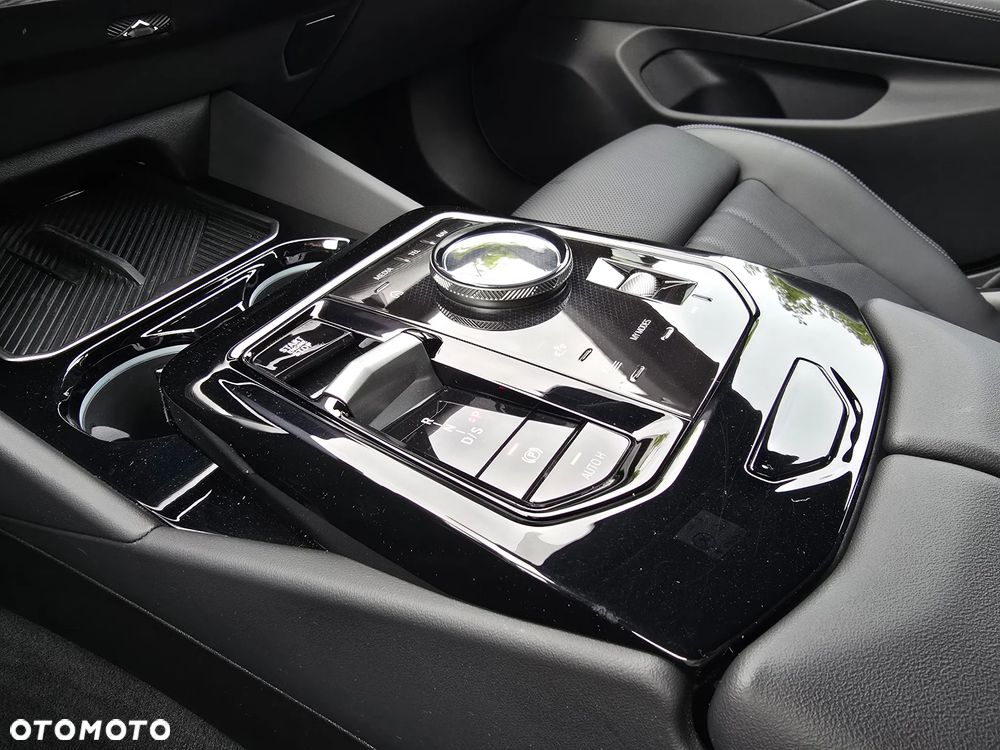 BMW Seria 5 520d xDrive - 12