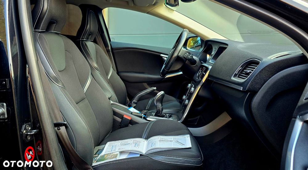 Volvo V40 D2 R Design - 18