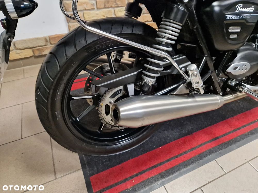 Triumph Street Twin - 12