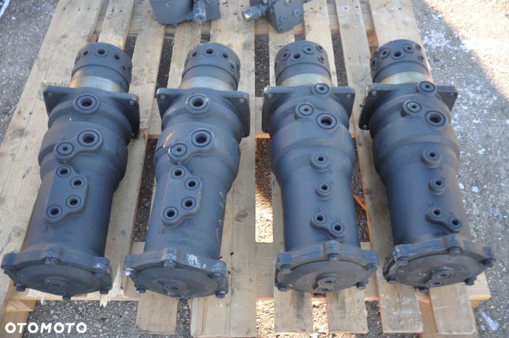 KOLUMNA OBROTU NEW HOLLAND 71447820 NOWA !!! - 2