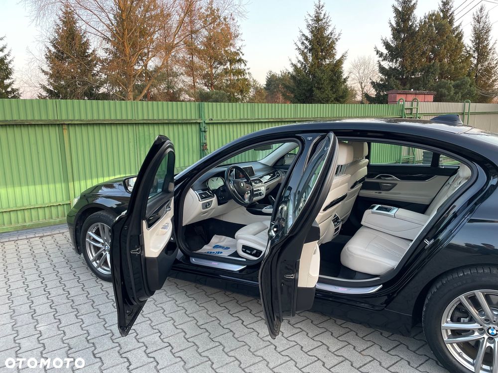 BMW Seria 7 730d xDrive - 23