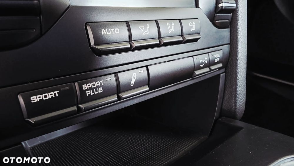 Porsche 911 Carrera 4S PDK - 25