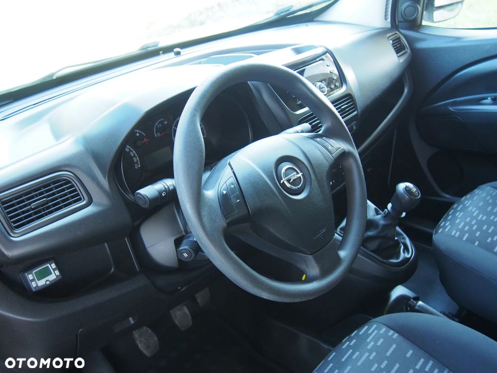 Opel COMBO - 23