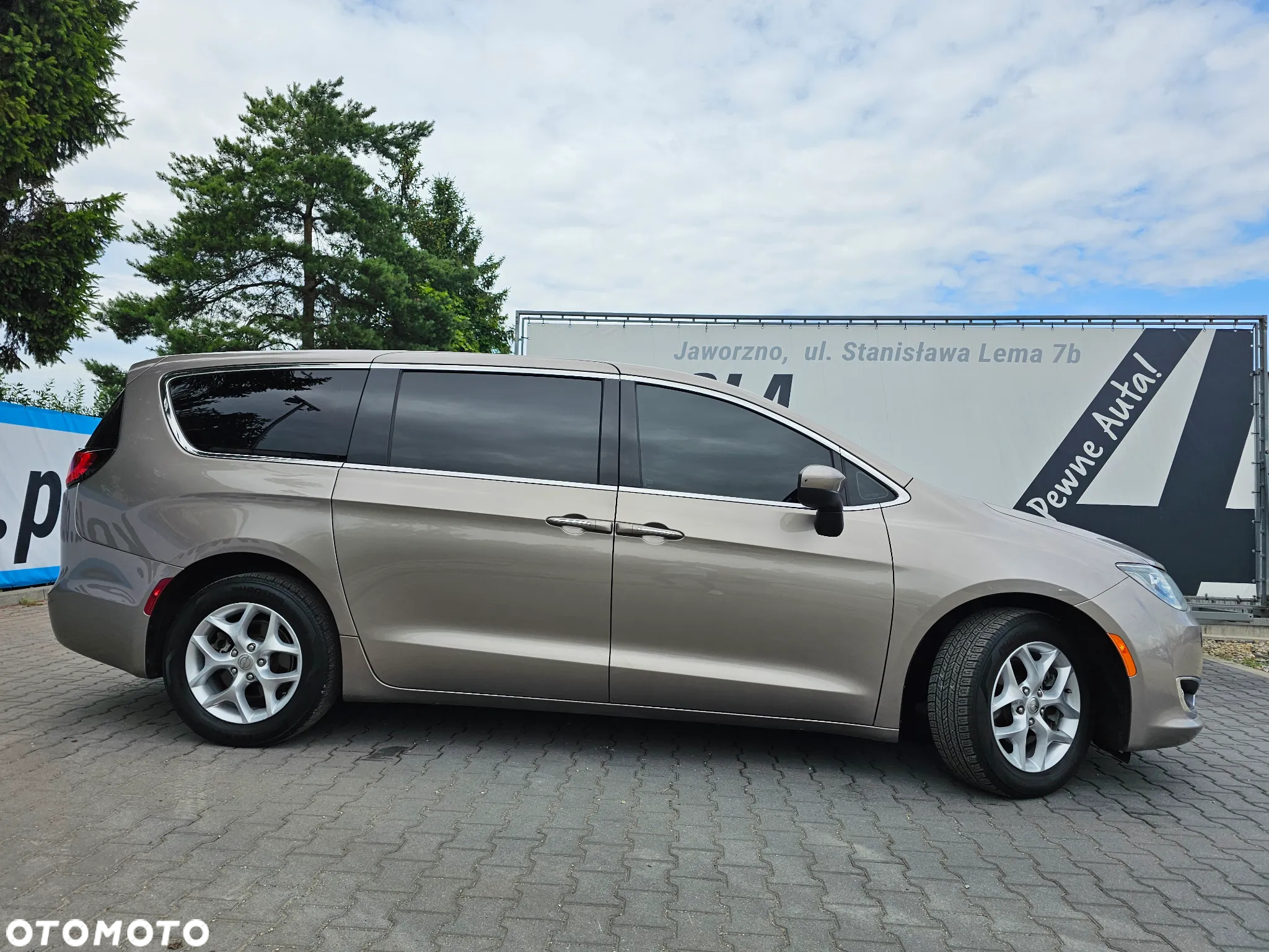 Chrysler Pacifica - 2