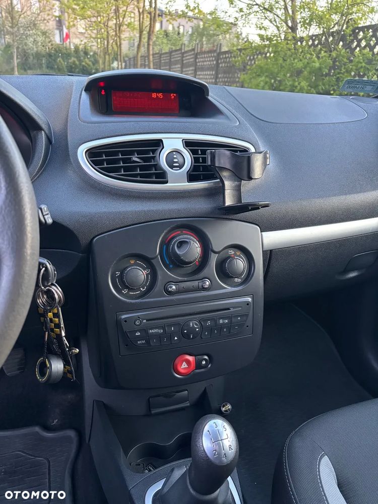 Renault Clio 1.2 16V Alize - 9