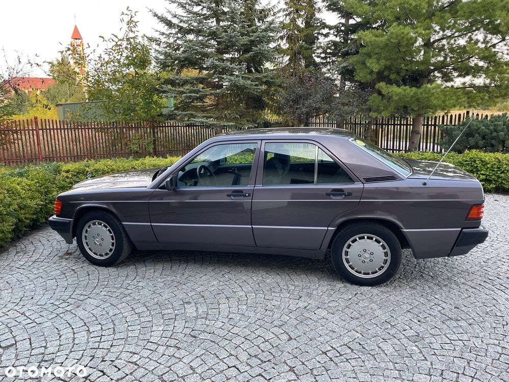 Mercedes-Benz W201 (190) - 1