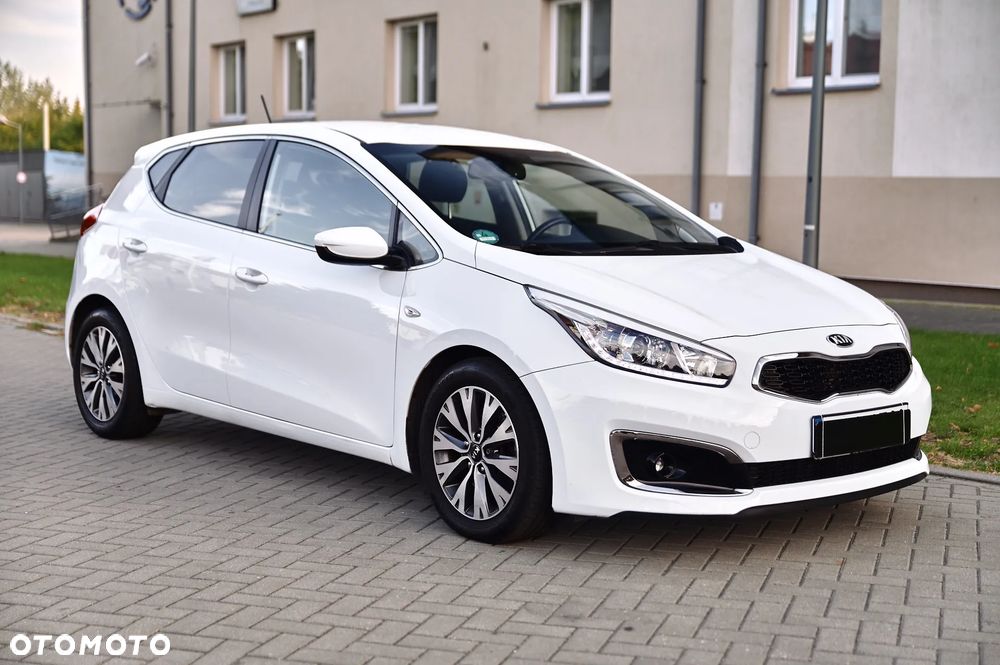 Kia Ceed 1.6 CRDi 136 ISG Dream Team Edition - 12