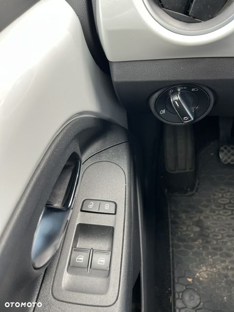 Volkswagen up! street - 18