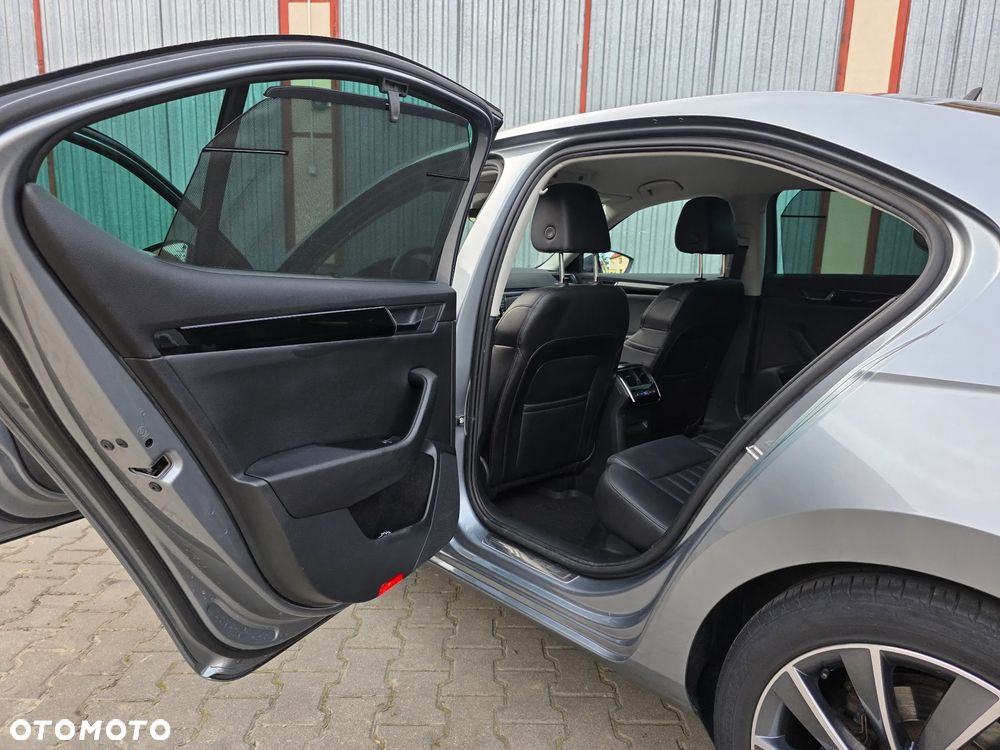 Skoda Superb 2.0 TDI 4x4 L&K DSG - 9