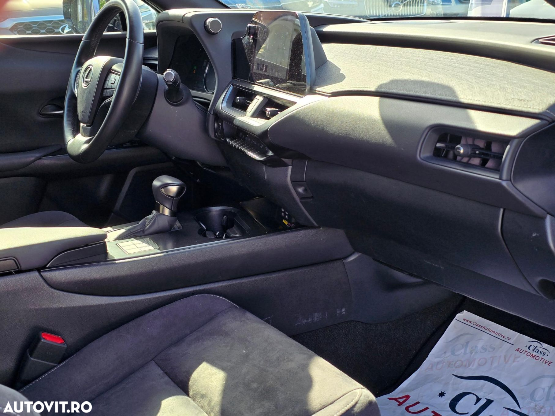 Lexus UX 250h 2.0L HEV 20H- (178 HP) 4X2 CVT Executive - 11